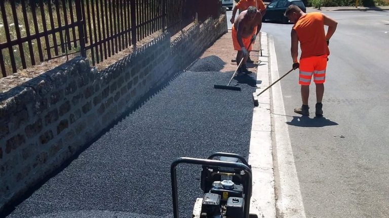 Operai in azione in via di San Tarcisio - RomaToday