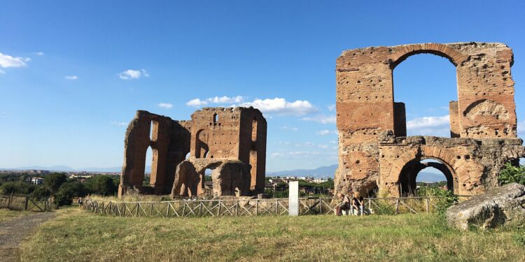 Visita guidata a piedi alla Villa dei Quintili e al V miglio dell'Appia Antica.