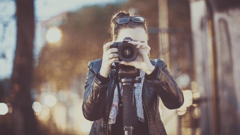 Da Reating a ZeroAsa: l’evoluzione della fotografia e della sperimentazione visiva photographer, adult, woman, photo, picture, taking photo, camera, canon, capture, focus, girl, lens, outdoors, person, tripod, photographer, photographer, photographer, photographer, photographer, photo, camera, camera, camera, camera, focus